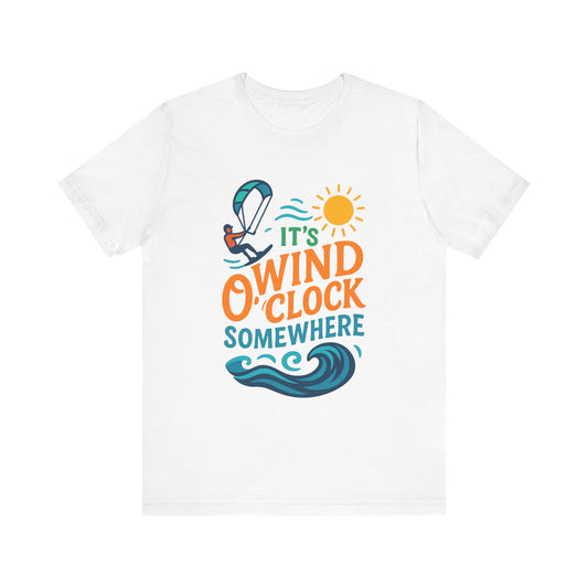 Kitesurf T-Shirt – „It’s Wind O’Clock Somewhere“ | WindSoul Surf Shirt für Wind-Liebhaber